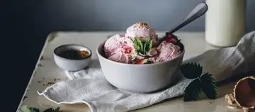 Strawberry Yoghurt Ice Cream img