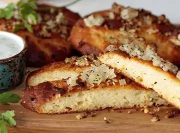 MAGGI’s Crispy Thin Onion and Seed Flatbread