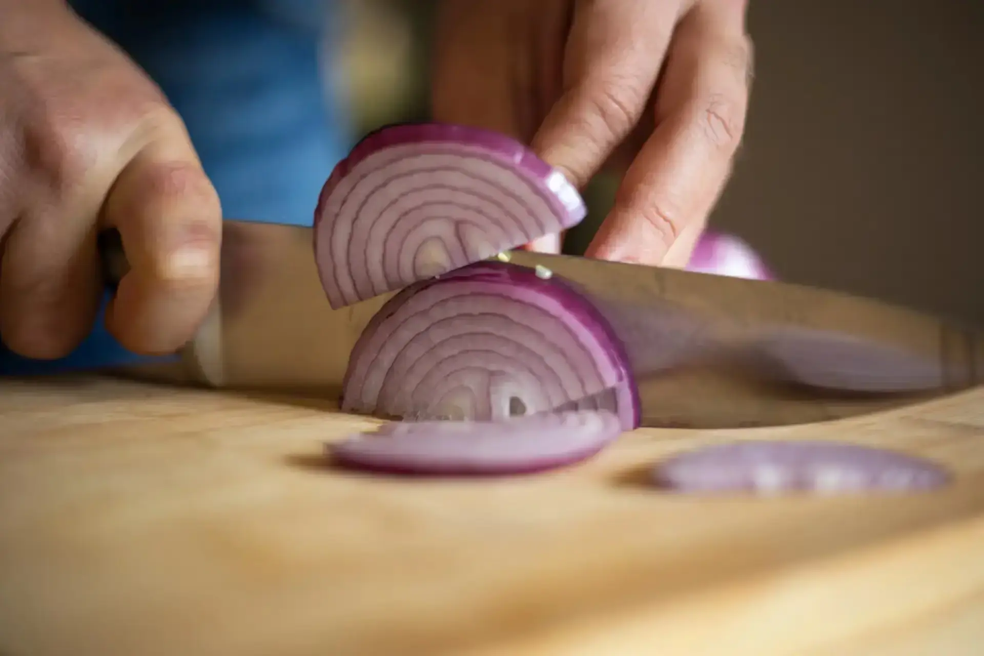 Slicing onions