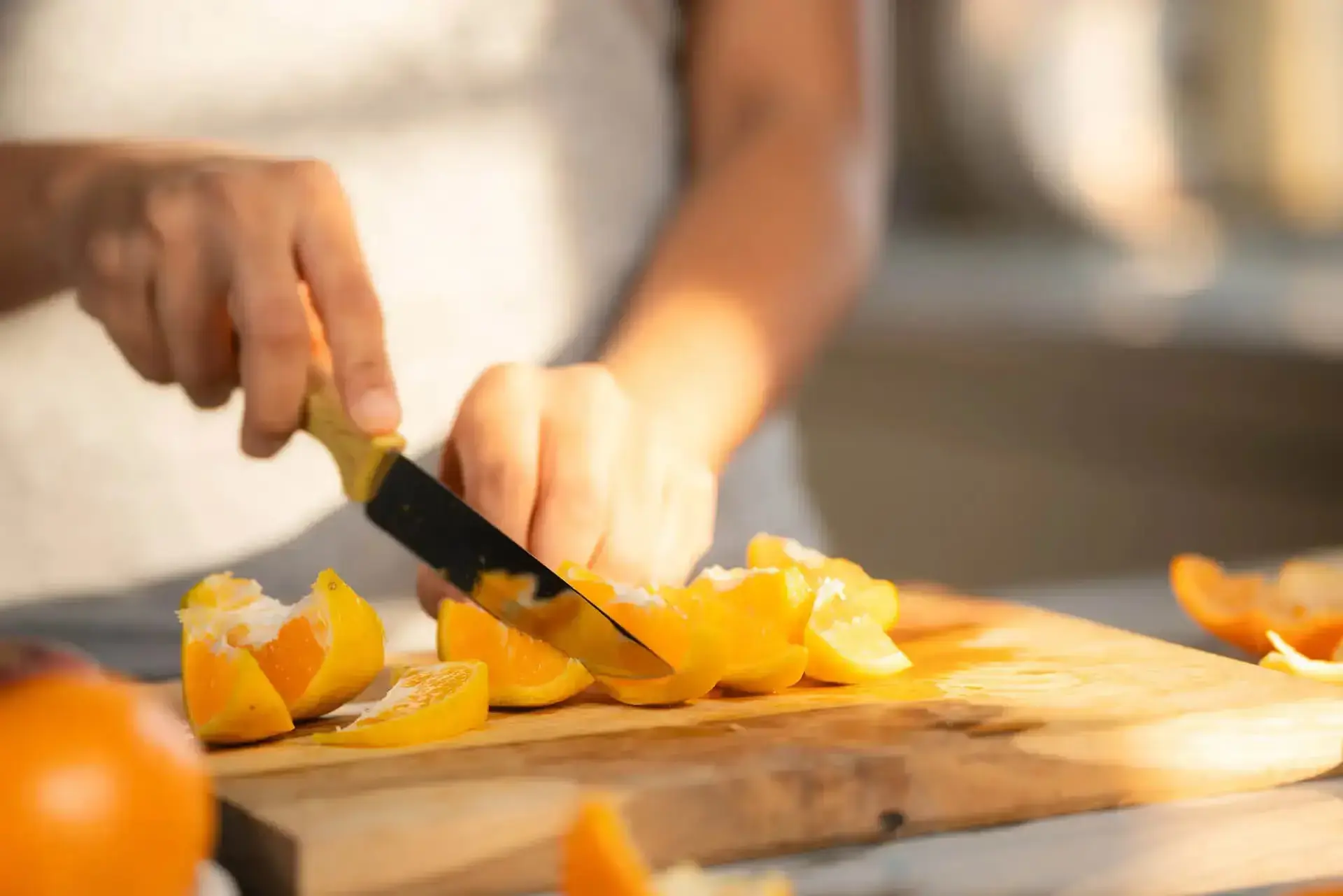 Slicing oranges