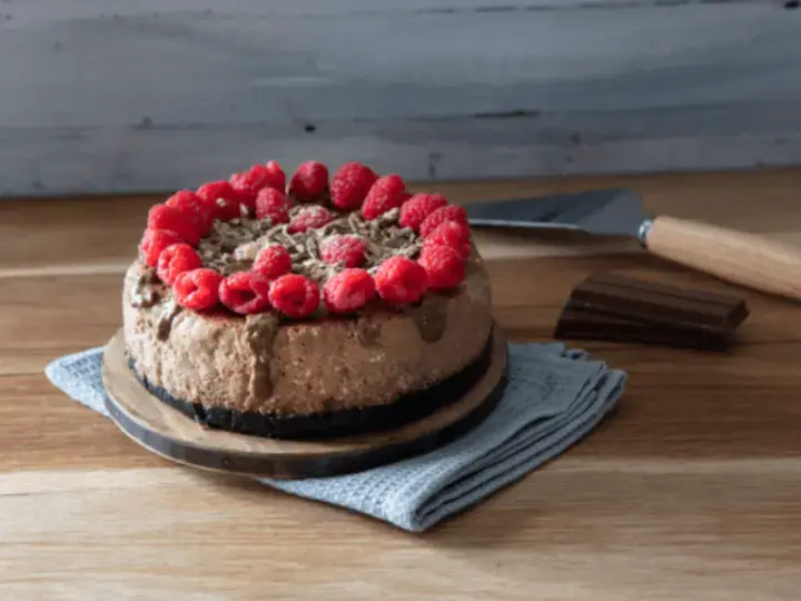 Baked Kit Kat Spread Cheesecake