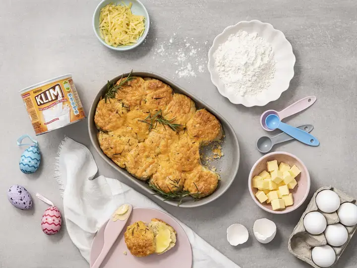 Tear and share cheese and rosemary scones