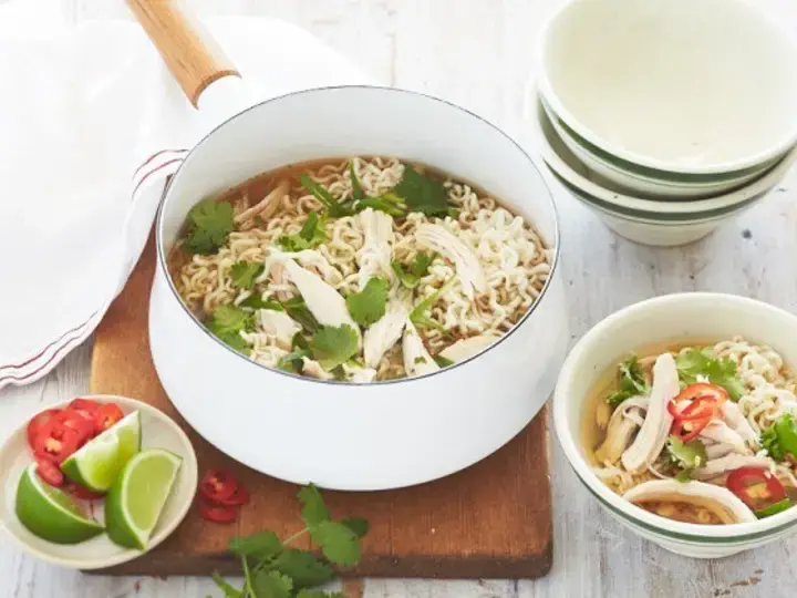 Asian Chic ken supă de tăiței