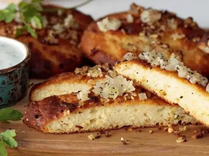 MAGGI’s Crispy Thin Onion and Seed Flatbread