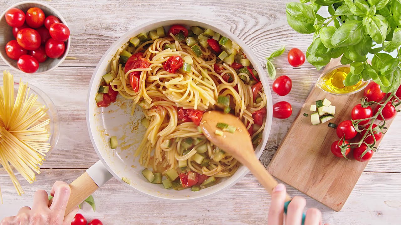 Preview image for the video "Recette One pot pasta aux tomates cerises - Bouillon Liquide MAGGI® Marché du Jour".