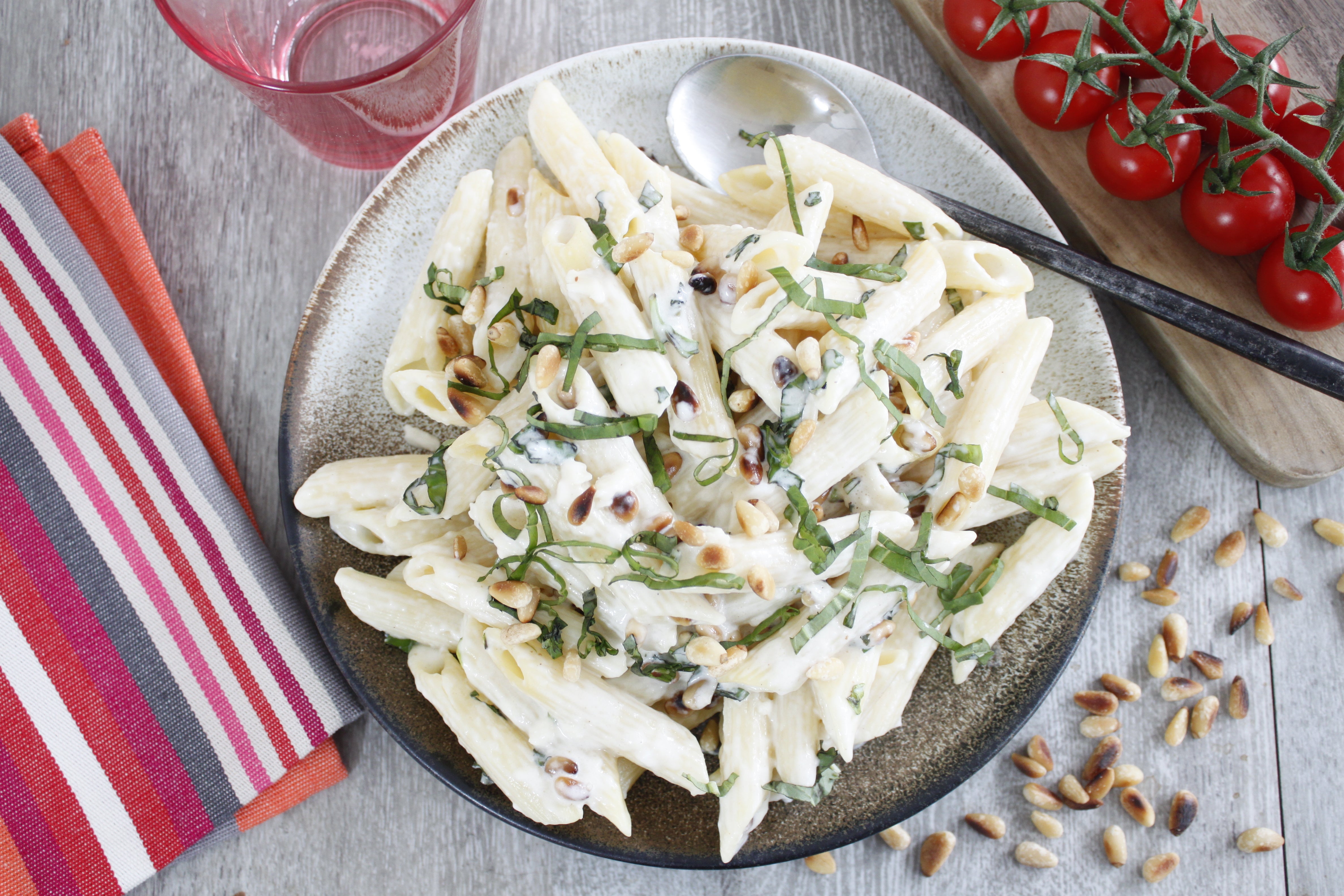 Penne au fromage pignons et basilic