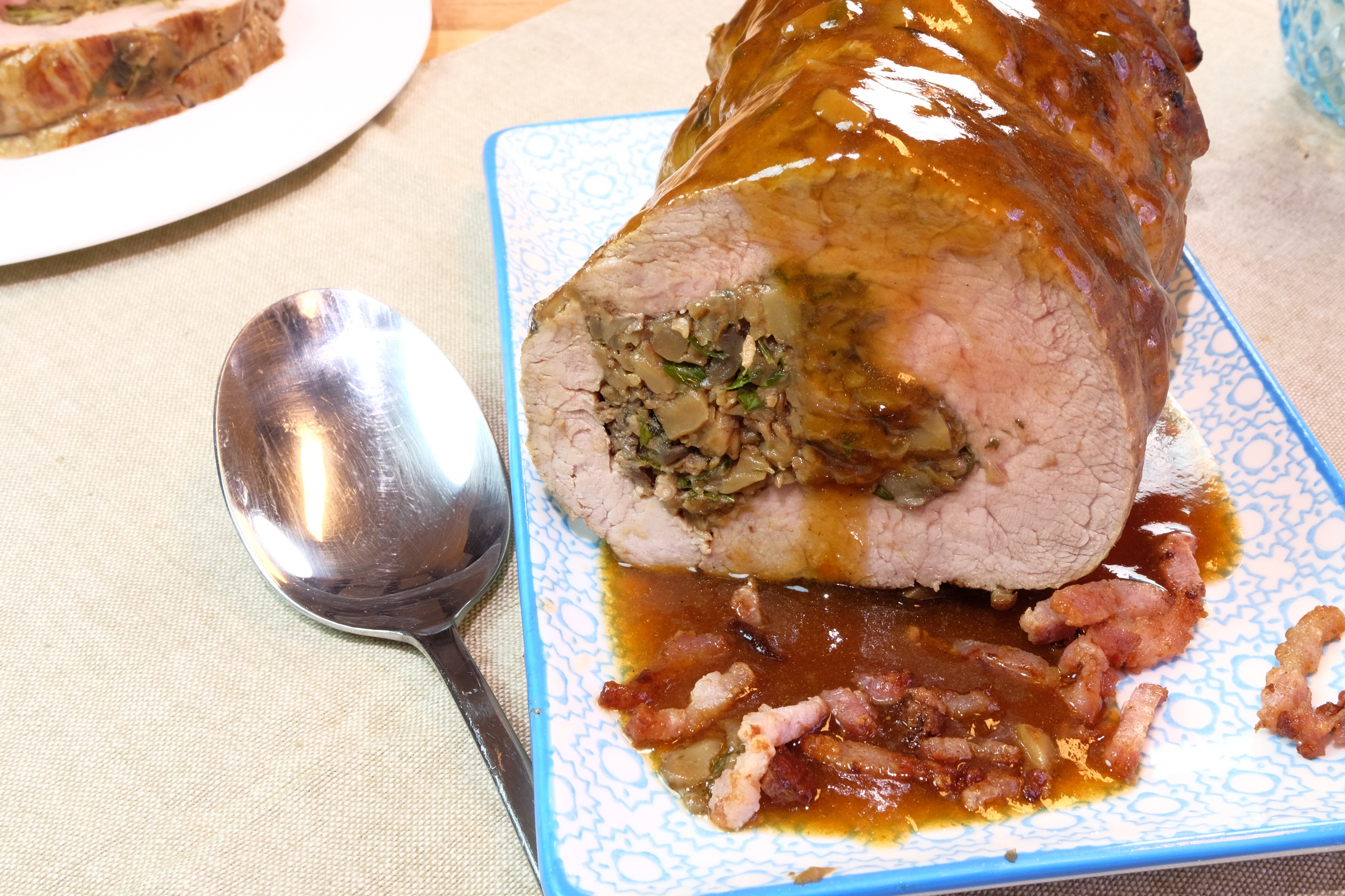 Rôti de veau farci aux lardons