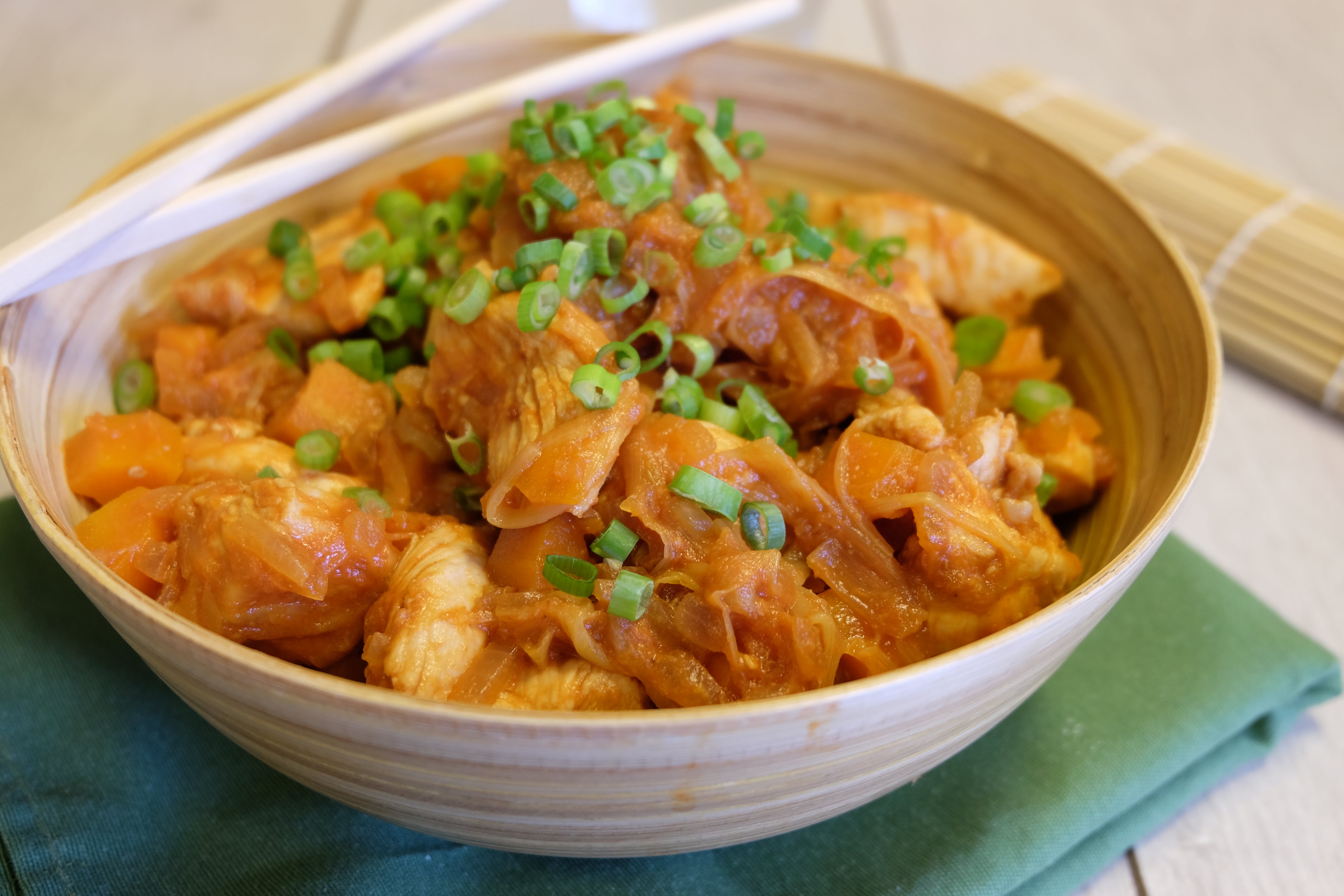 Dat Bokkeumtant, poulet aux légumes coréen