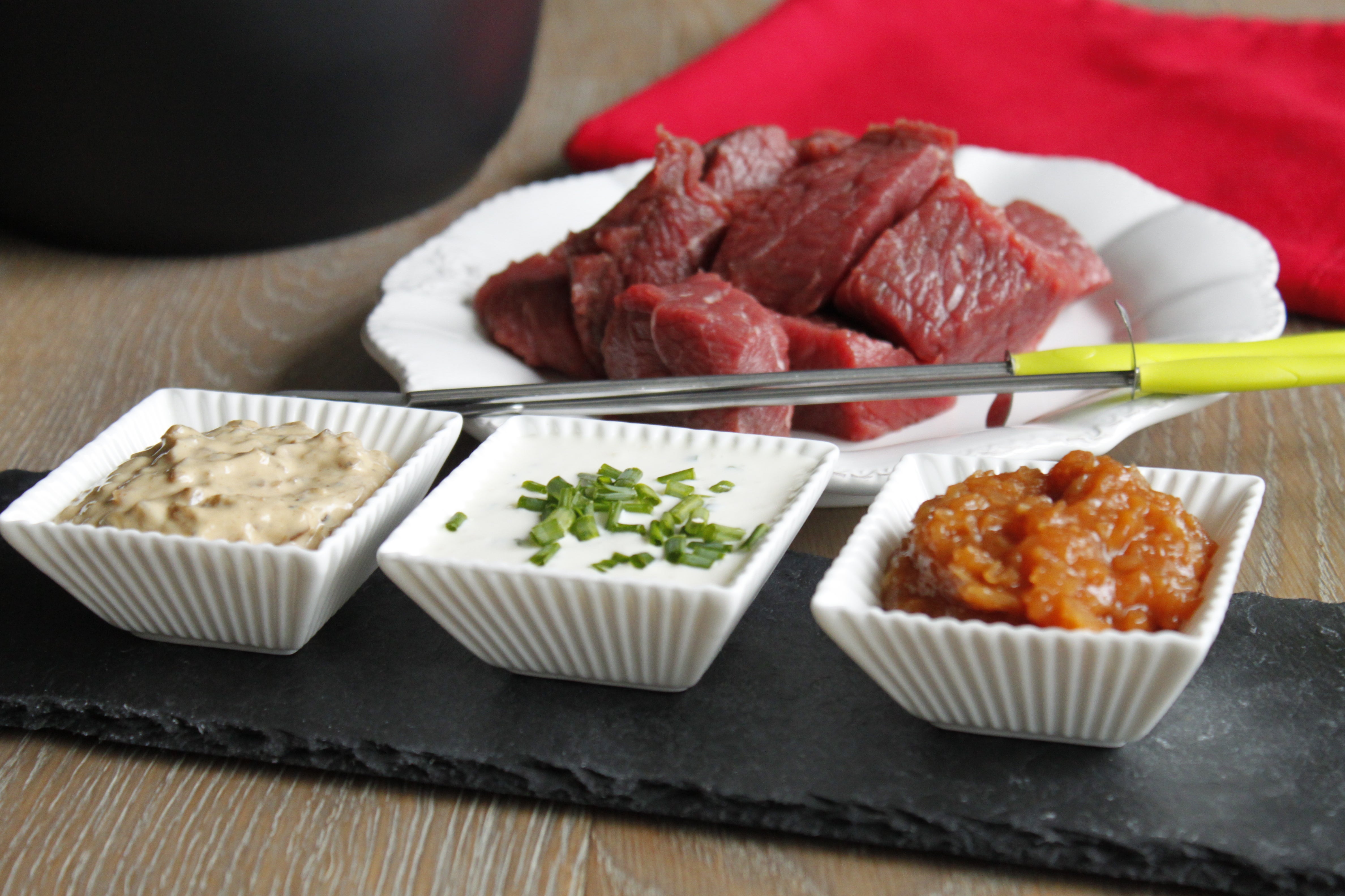 Fondue bourguignone et ses trois petites sauces