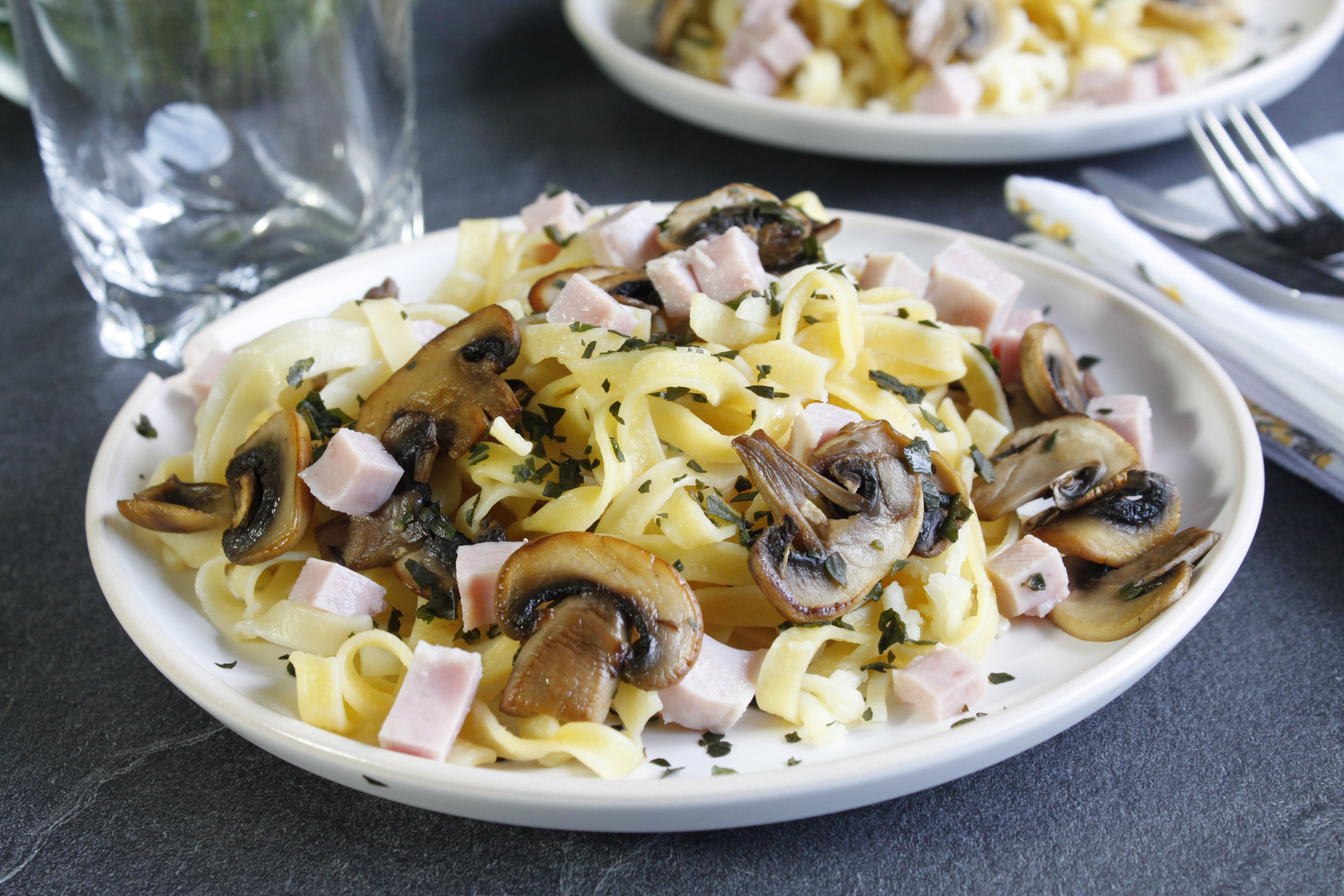 Tagliatelles champignons jambon mozzarella