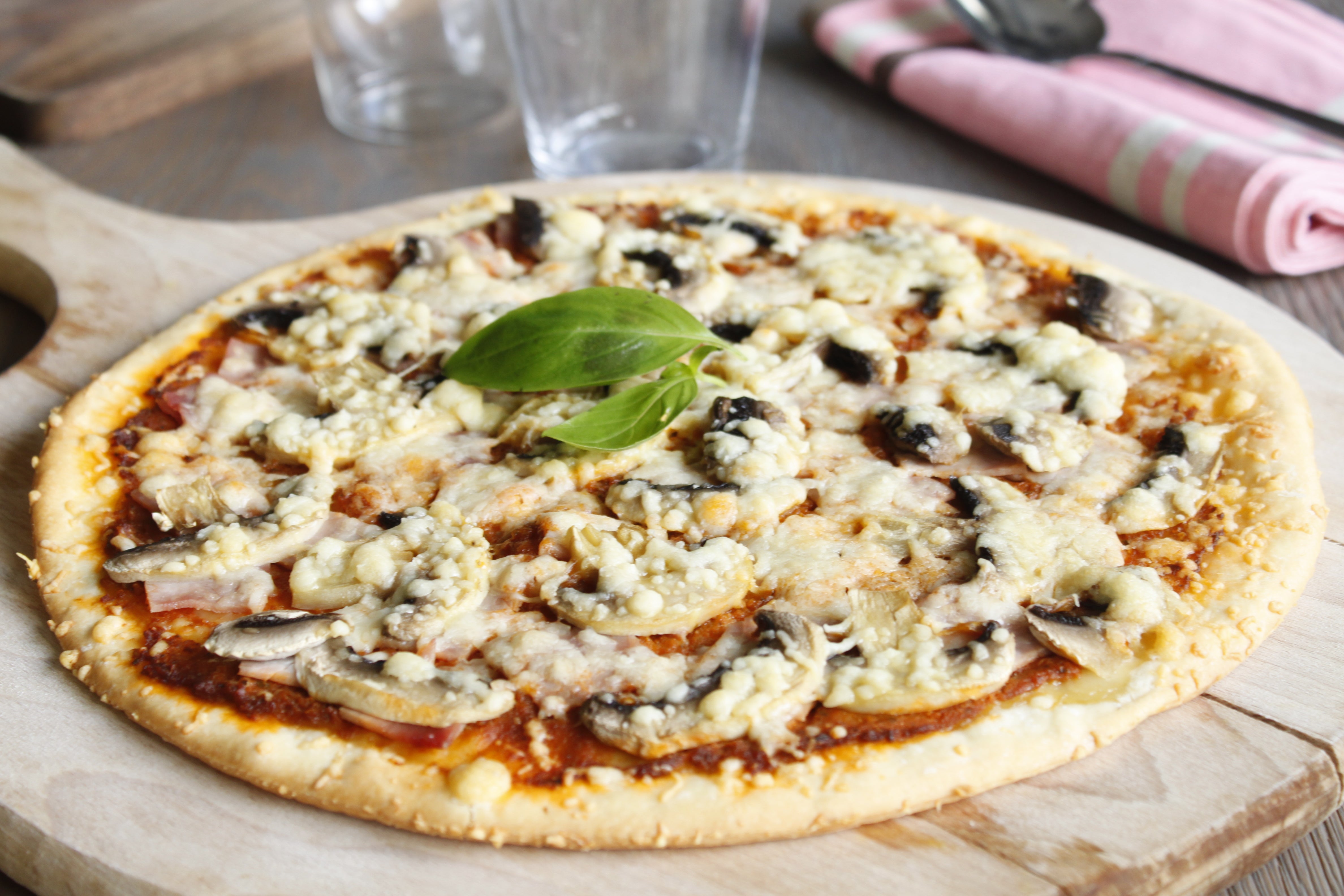 Pizza mozzarella et champignons rapide