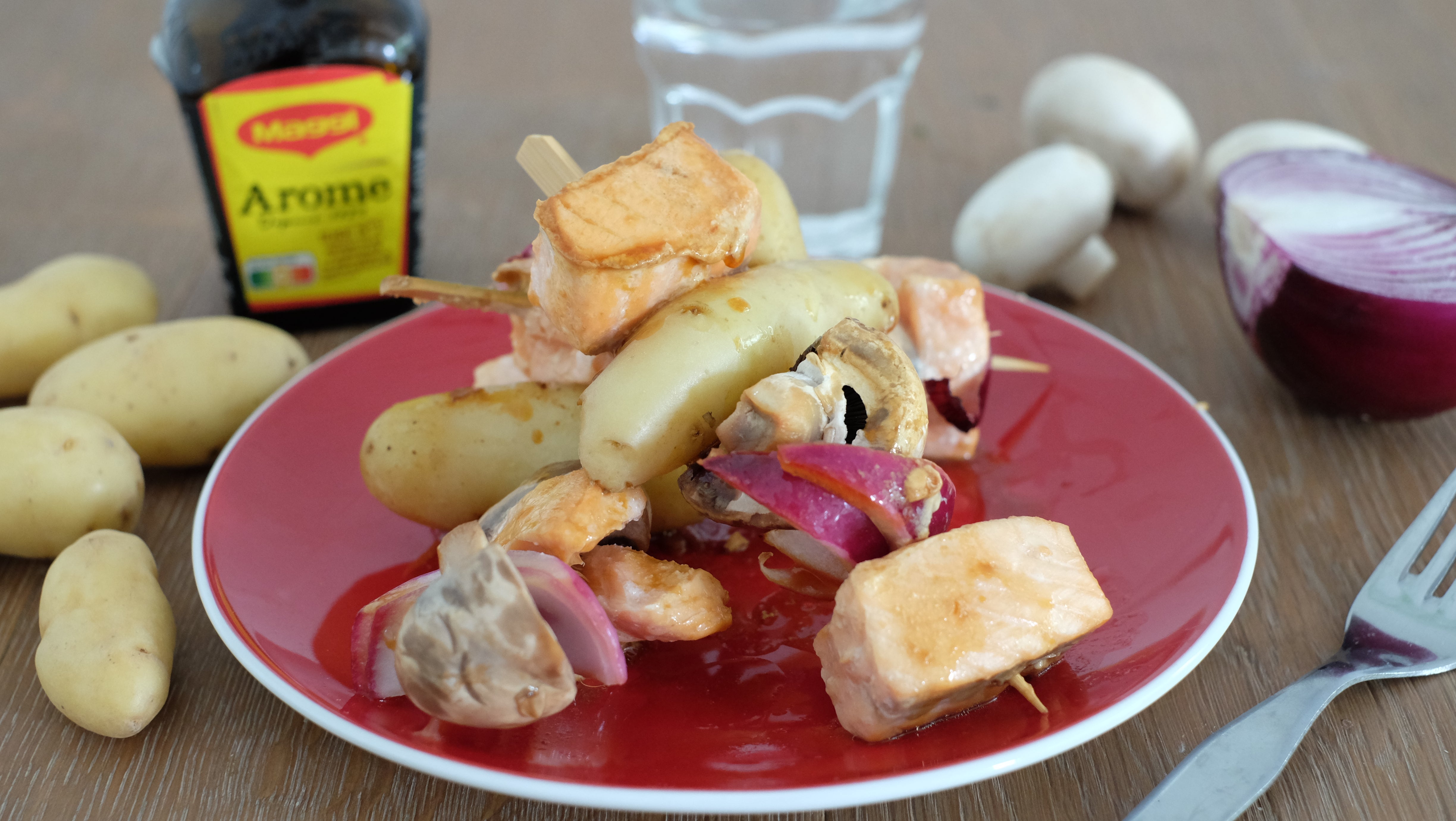 Brochettes de saumon pommes de terre rattes et champignons