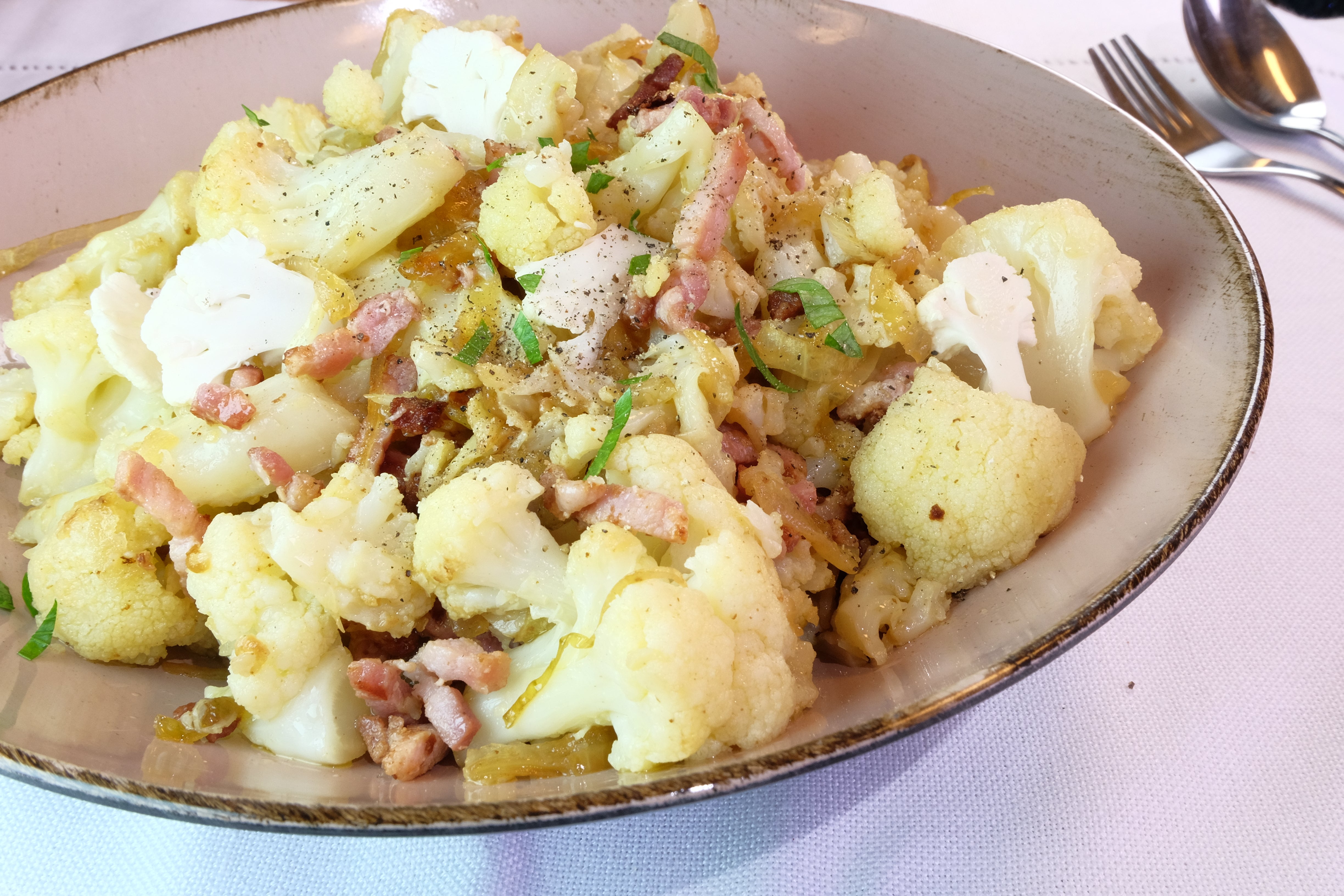 this media has been downloaded from content hub 202825074