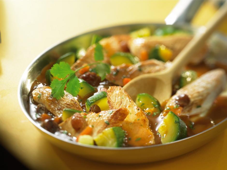 Tajine de poulet aux courgettes et abricots