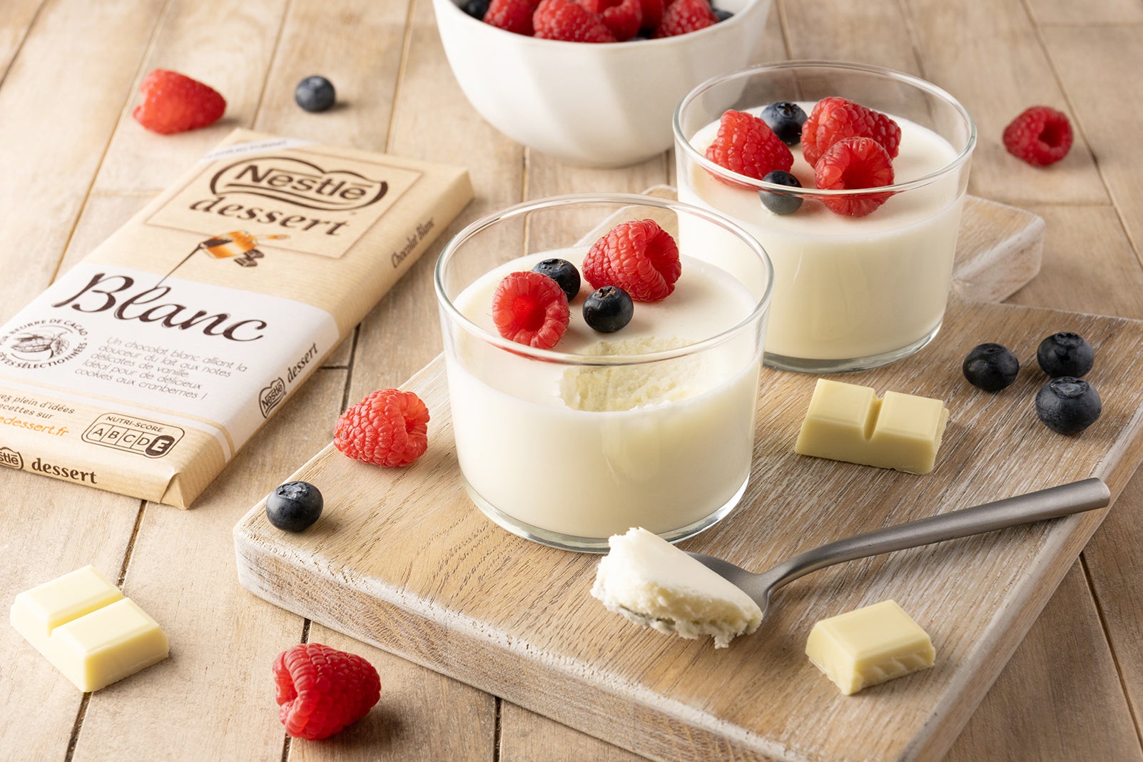 Mousse au chocolat blanc et fruits rouges