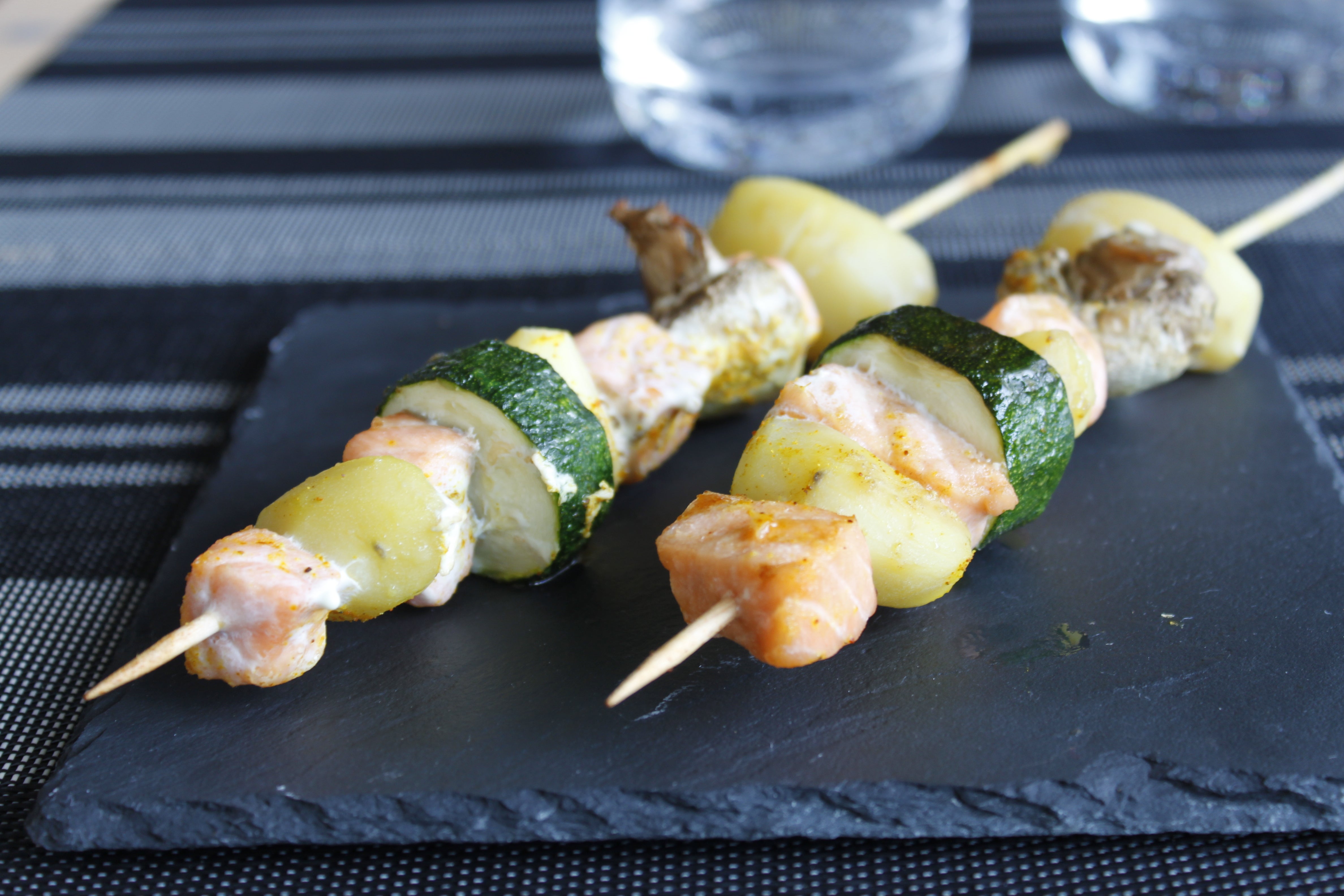 Brochettes de pommes de terre grenaille et saumon