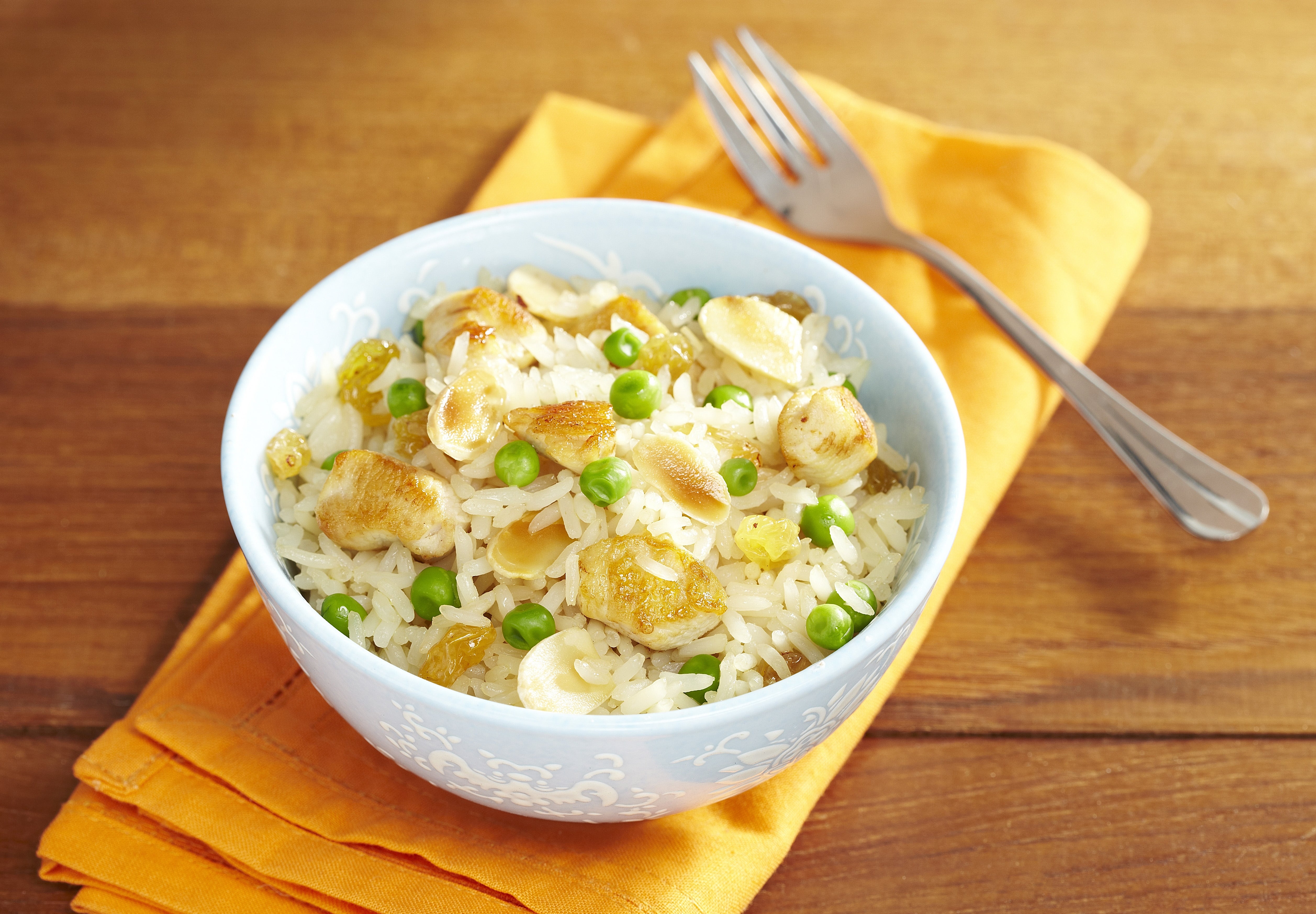 Riz au poulet rissolé et aux fruits secs