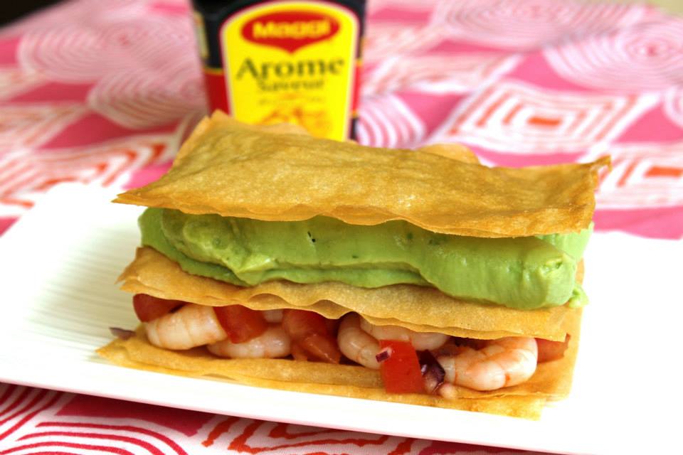 Millefeuille d'avocat oignon et crevettes
