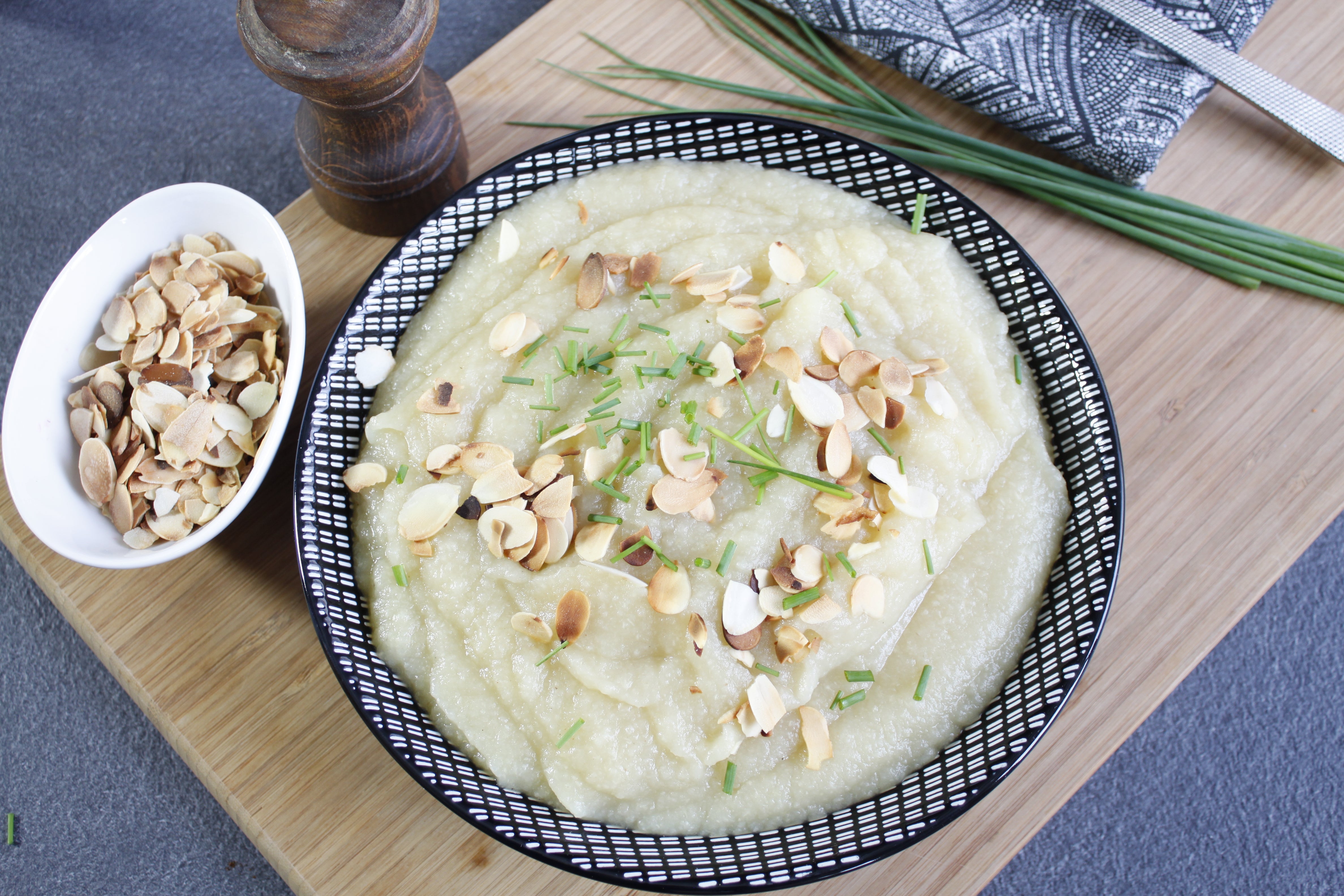Purée celeri, pommes de terre ciboulette et amandes grillées