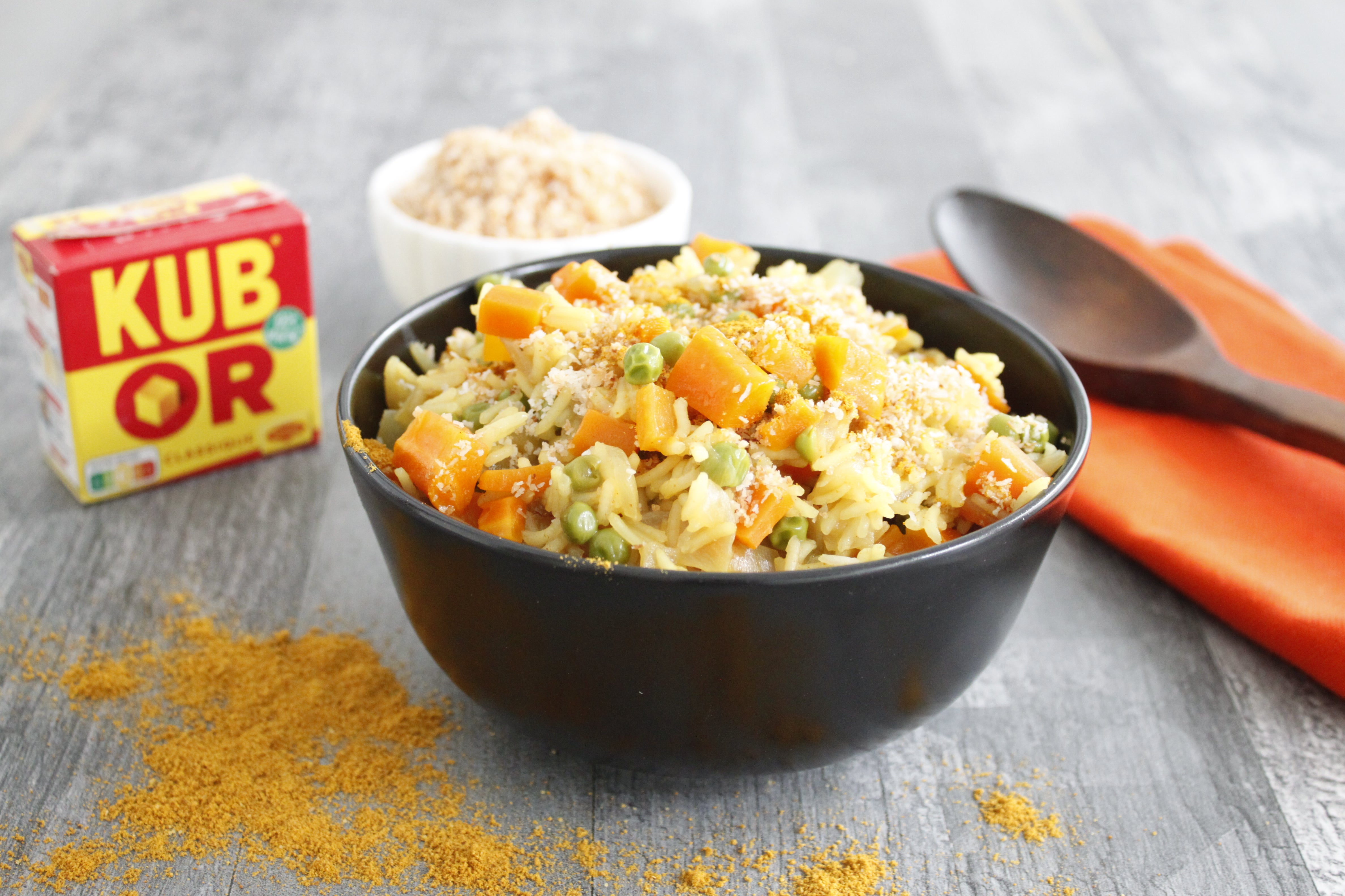 Riz au curry et noix de coco grillée