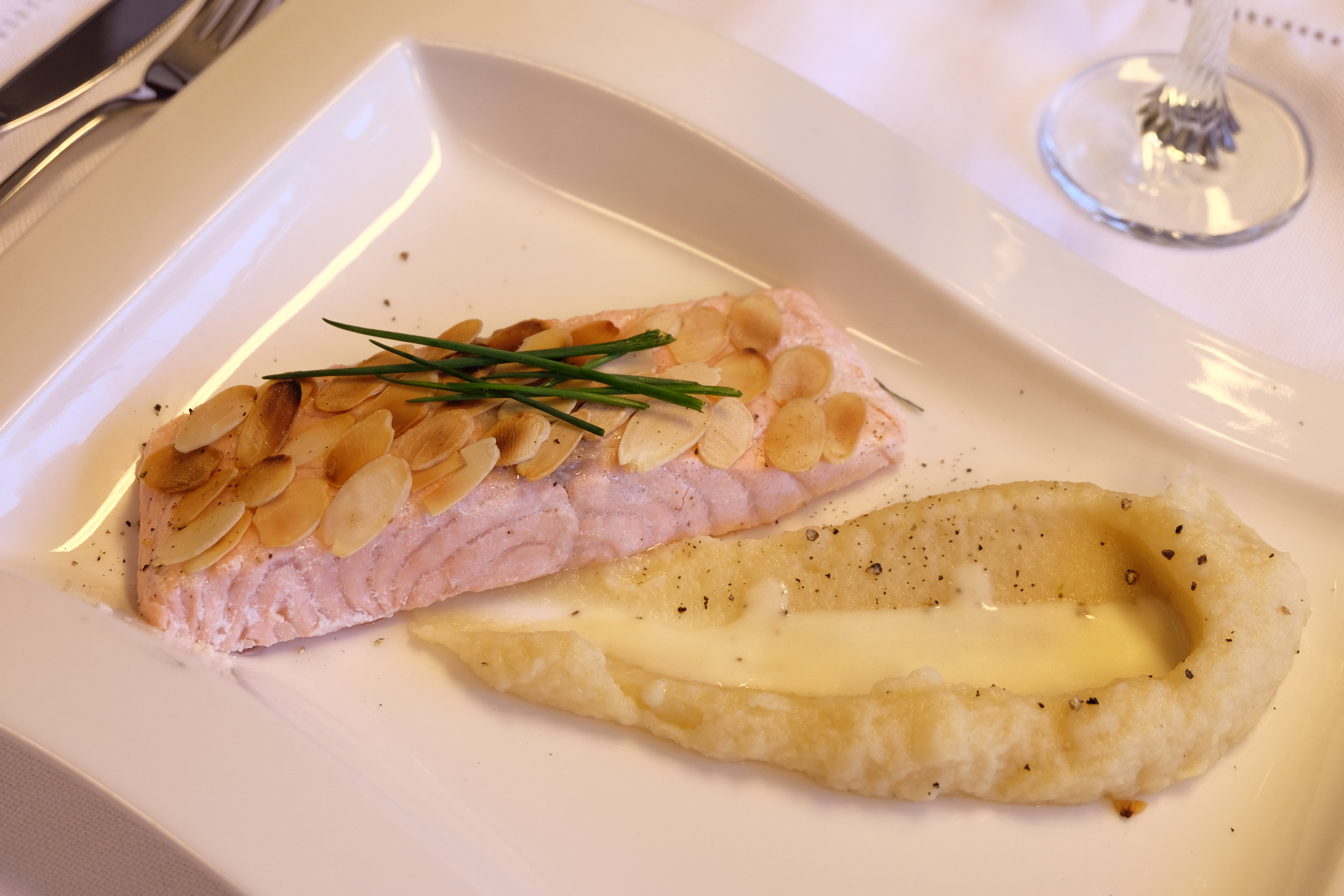 Dos de saumon de fêtes, crème de céleri, amandes Thermomix