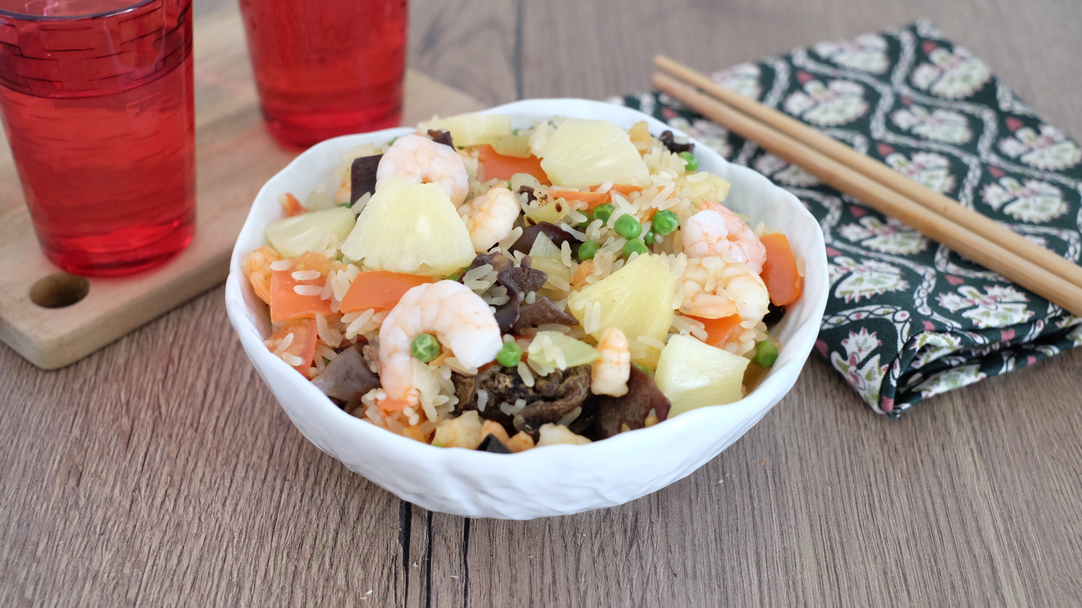 Riz aux crevettes, ananas et champignons noirs