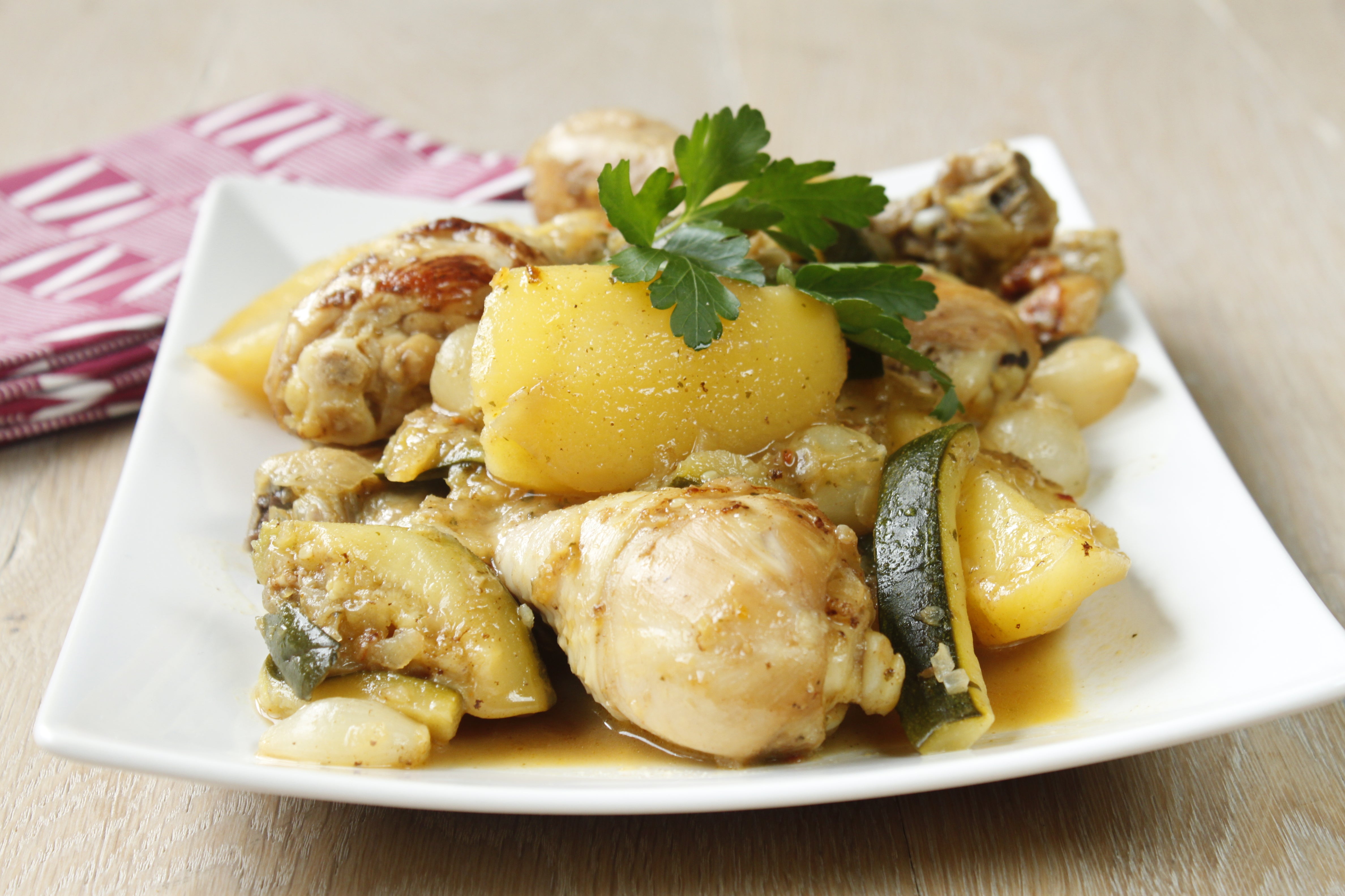 Tajine de poulet aux pommes de terre et citron confit