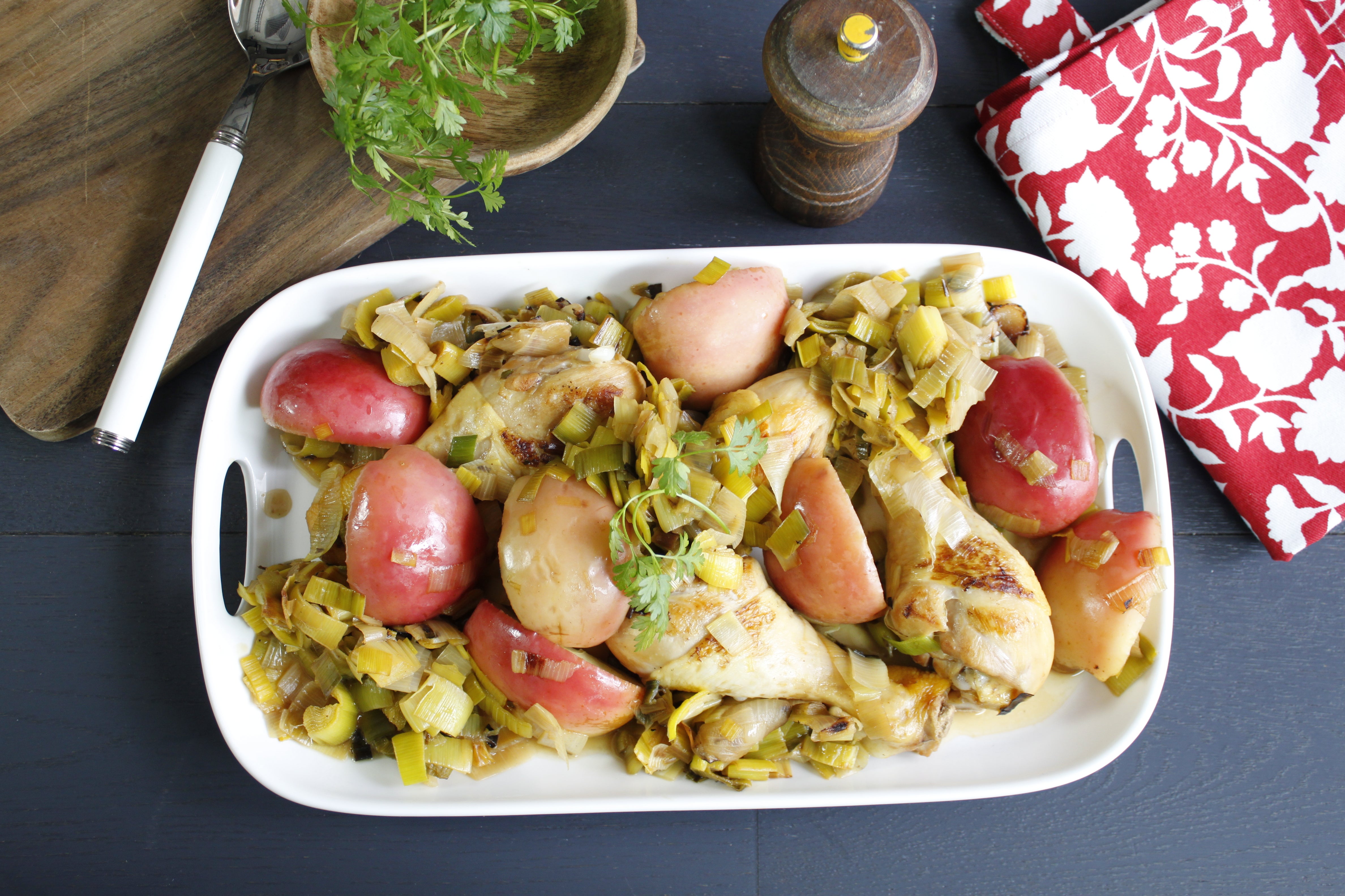 Sauté de poulet aux poireaux et pomme