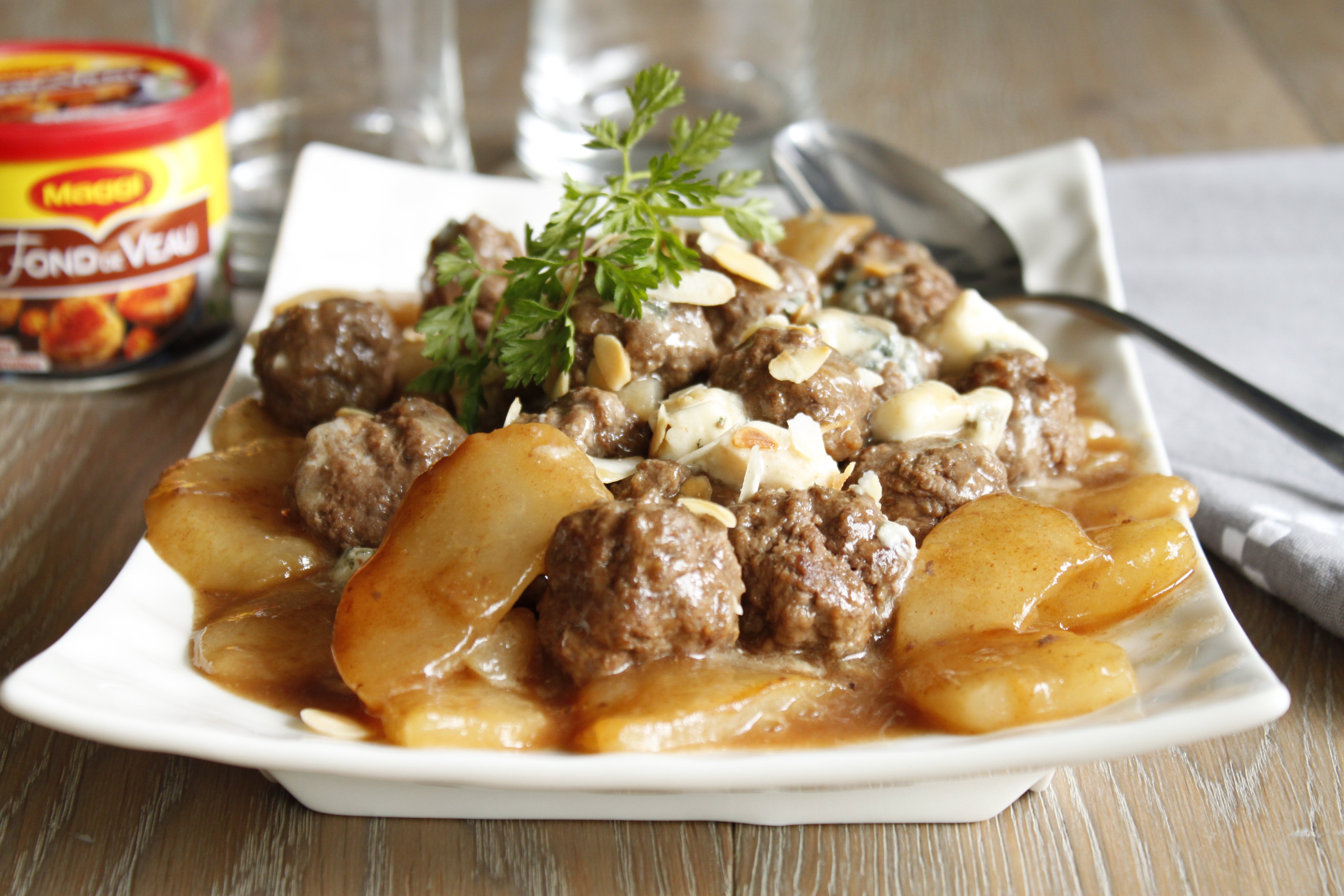 Billes de boeuf sauce au Roquefort et poires