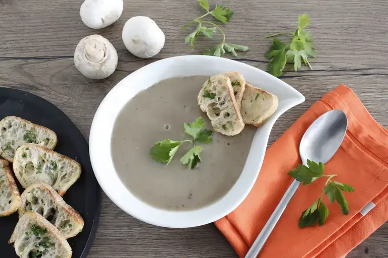 Velouté de champignons et croutons ail persil