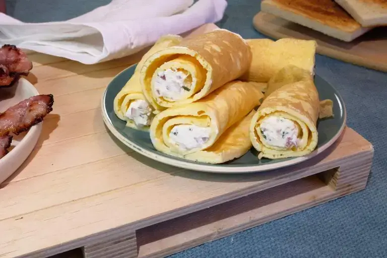 Omelettes roulées au fromage frais