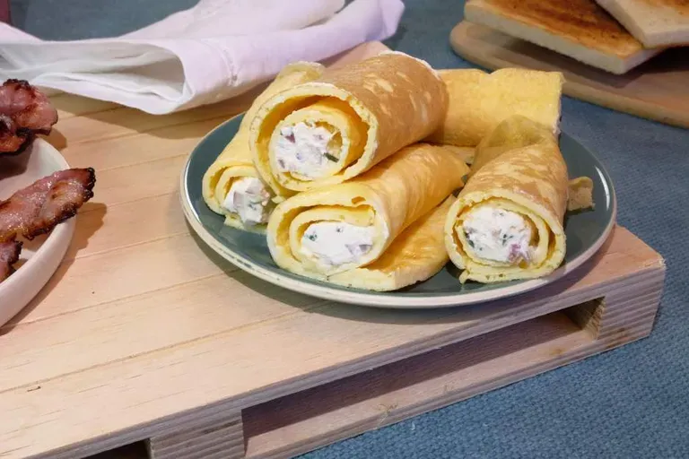 Omelettes roulées au fromage frais
