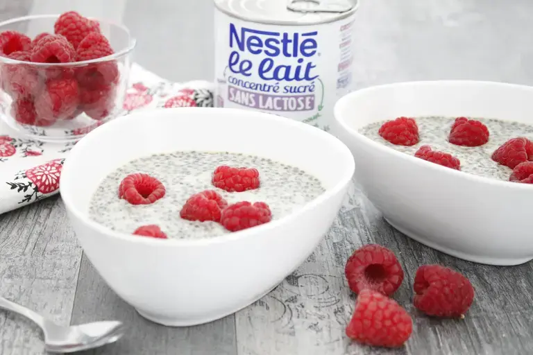 Chia pudding sans lactose framboises eau de rose