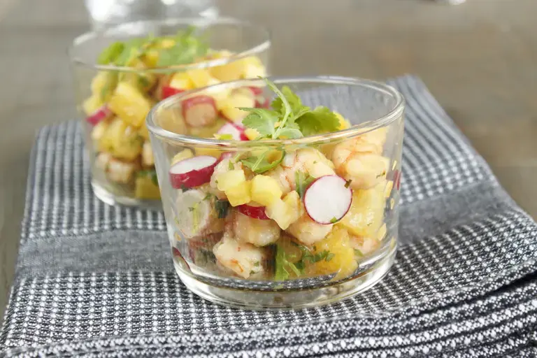 Verrine ananas crevettes, radis coriandre