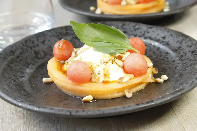Burrata au melon et pastèque vinaigrette à l'italienne