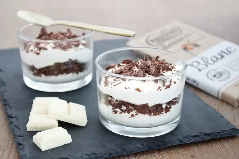 Mousse au chocolat blanc stracciatella