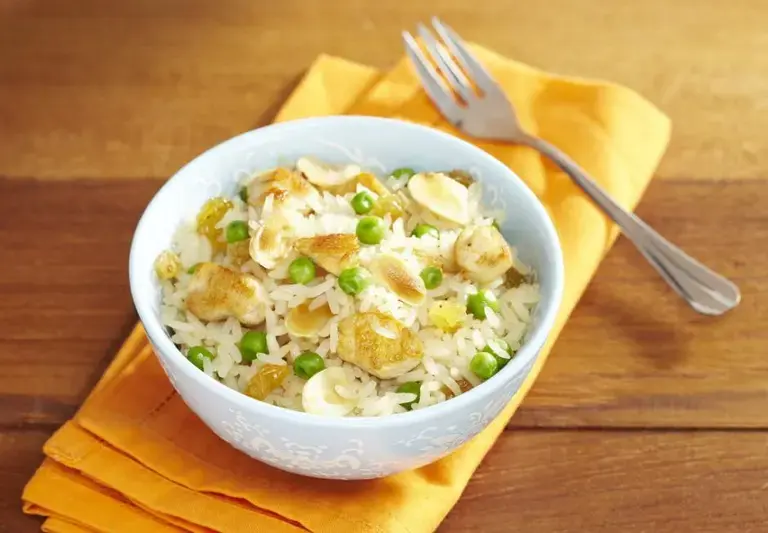 Riz saute au poulet grille et petits legumes