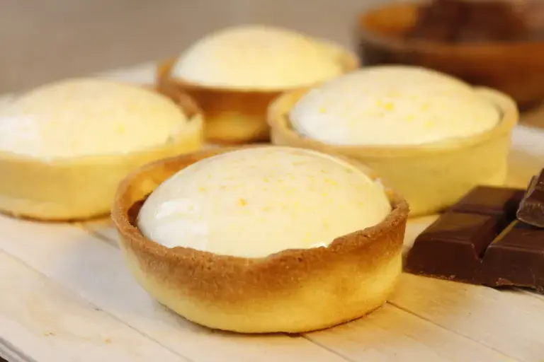 Tartelettes au chocolat et panna cotta à l'orange