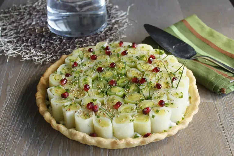 Tarte aux poireaux vinaigrette et fromage frais