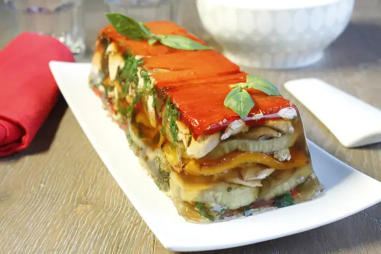 Terrine de poulet à la méridionale en gelée