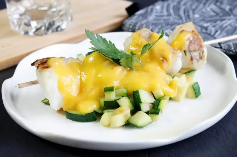 Brochettes de lotte au coulis de mangue