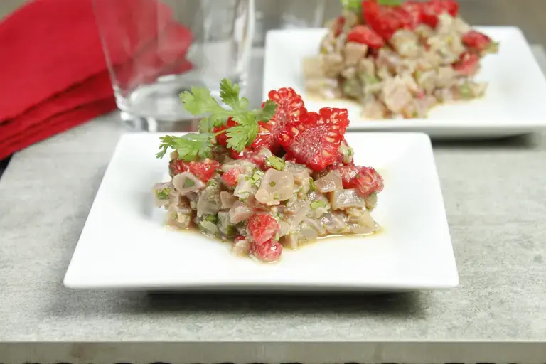 Ceviche de thon aux framboises, coriandre et citron vert