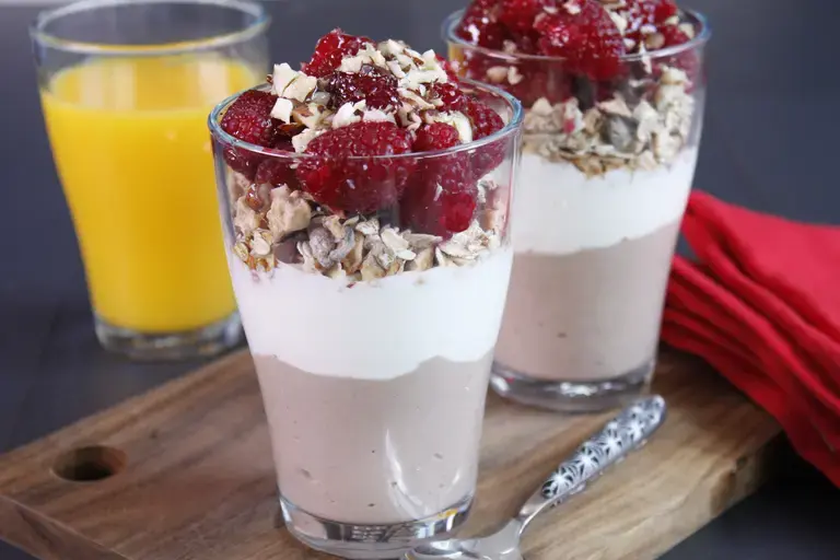 Verrine framboises granola, fromage blanc au Nesquik