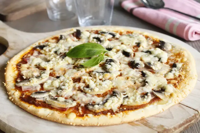 Pizza mozzarella et champignons rapide