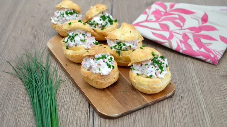 Choux au fromage frais et dés de jambon