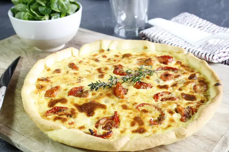 Quiche au thon et tomates confites