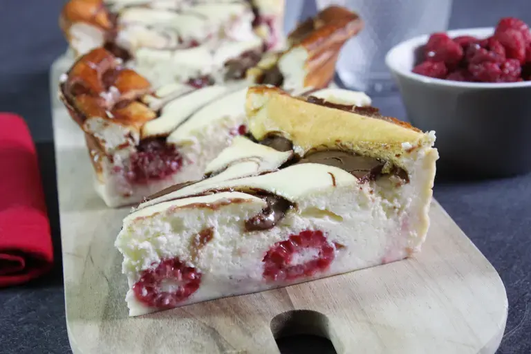 Gateau au fromage blanc framboises et marbrures au chocolat