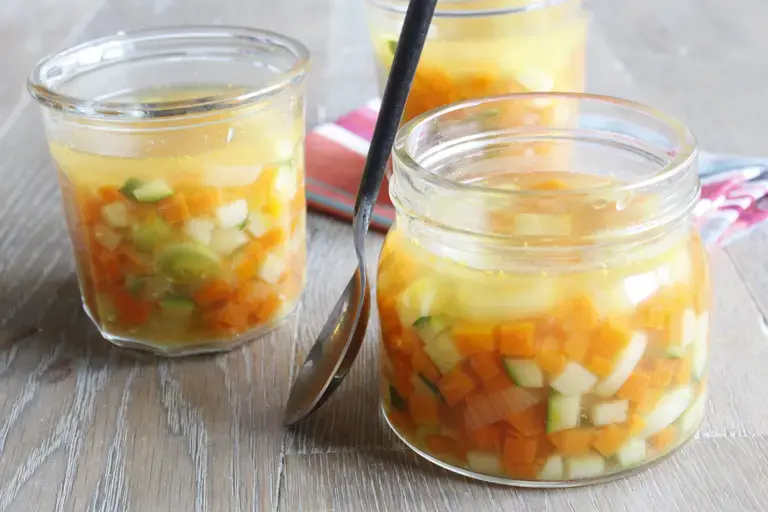 Bouillon de petits légumes au zeste de citron