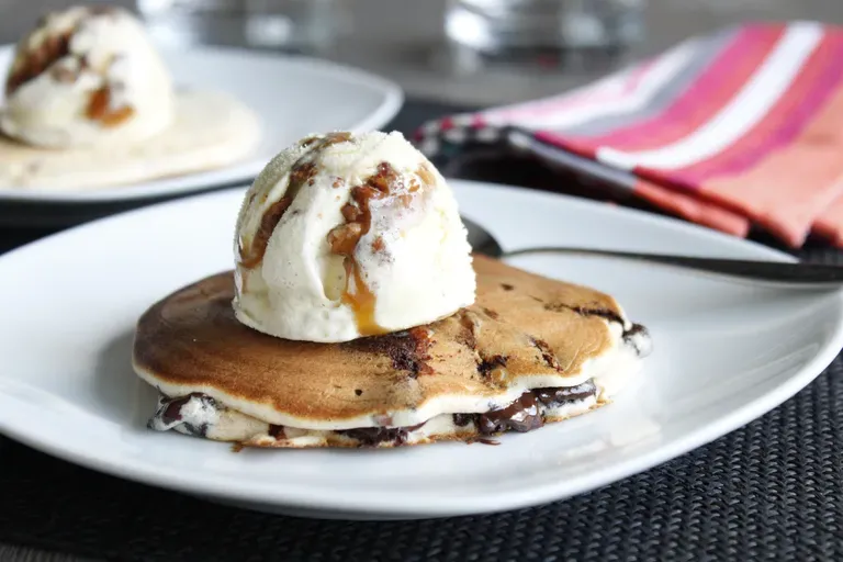 Pancakes aux pépites de chocolat glace vanille pecan