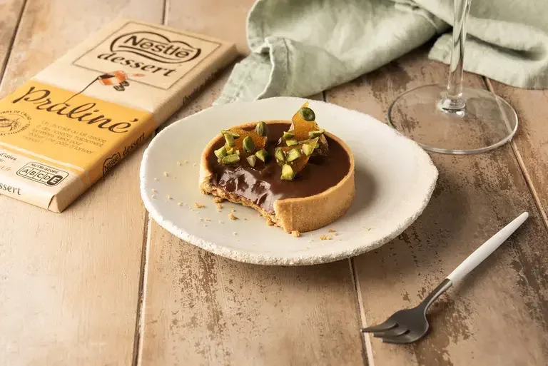 Tartelette au chocolat praliné et pistaches caramélisées